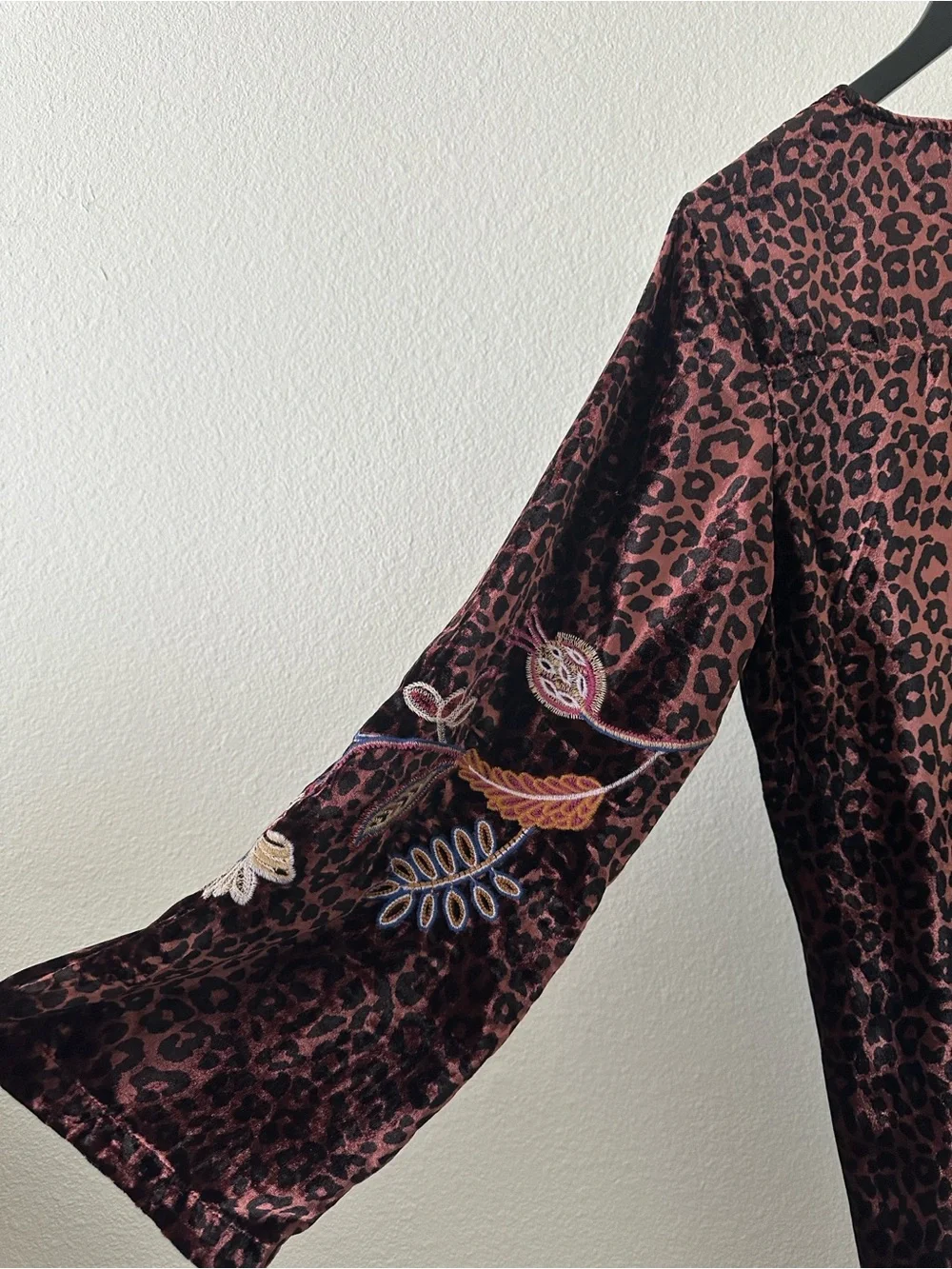 Johnny Was GINEVA Kimono Sleeve Embroidered Velvet Shift Leopard Dress Med NEW